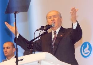 BAHÇELİ  MEYDANLARA İNİYOR!