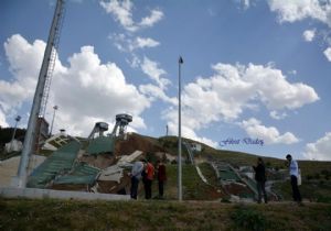 ERZURUM DA ŞOK, ATLAMA KULELERİ ÇÖKTÜ!