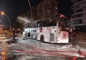 Ankara da Yolcu Otobüsü Yandı,1 Ölü 