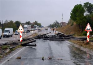 ÇANAKKALE DE SEL, 2 KİŞİ KAYIP!