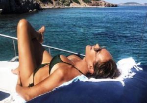 Hülya Avşar bikinili poz paylaştı