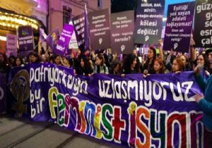 Feminist Yürüyüşe Biber Gazlı Müdahale