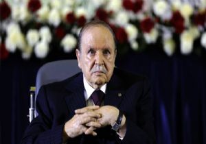 Bouteflika 20 Yılın Ardından İstifa Etti