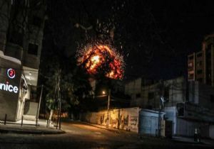 İsrail Gazze de AA nın Ofisini Vurdu