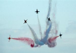 TÜRK YILDIZLARI, BELÇİKA SEMALARINDA 