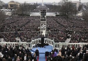 OBAMA NIN YEMİNİNİ YÜZBİNLER İZLEDİ