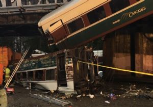 ABD de Tren Kazası,6 Ölü Onlarca Yaralı