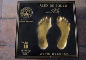 ALEX GİTTİ, AYAK İZLERİ KALDI!