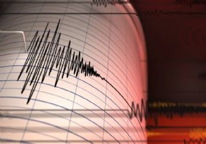 İzmir de şiddetli artçı deprem