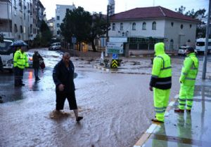 İzmir i Yine Sel Vurdu