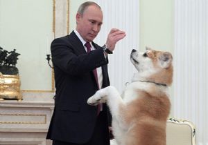 Putin Gazetecileri Köpeğiyle Korkuttu!