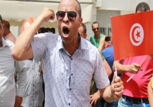 Tunus ta Hükümet Görevden Alındı