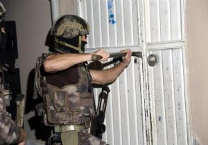 Adana da Terör Destekçilerine Operasyon