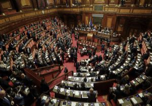 İtalya Meclisinde Seks Skandalı