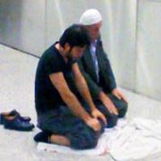 NİHAT DOĞAN DAN HAVAALANINDA NAMAZ ŞOV!