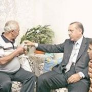 BAŞBAKAN ERDOĞAN 25 YILDIR SİGARA PAKETİ TOPLUYOR