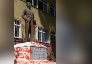 Atatürk Büstüne Çirkin Saldırı