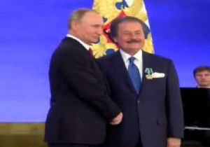 Putin den Cavit Çağlar a dostluk nişanı!