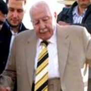 ERBAKAN IN ELİNİ ÖPME YARIŞI