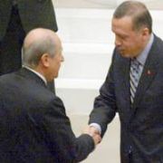 ÜNİVERSİTEDE TÜRBAN DA  TOP ,BAHÇELİ VE ERDOĞAN DA 