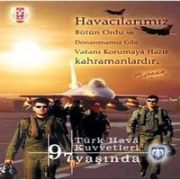 HAVAKUVVETLERİ AFİŞİ NDE  TOP GUN  POZU