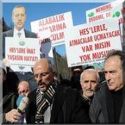 HES PROTESTOSUNDAKİ İLGİNÇ PANKARTLAR