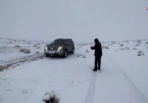 Suudi Arabistan a Kar Yağdı