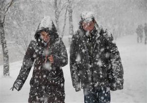 İSTANBUL A BEKLENEN KAR GELDİ!