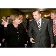 ALMANYA BAŞBAKANI MERKEL DEN TÜRKİYE YE ŞANTAJ