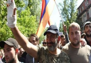 Ermenistan da Kadife Devrim Kazandı