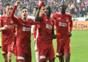 Sivasspor, İlk Yarıyı Lider Kapattı 1-0