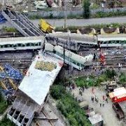 140 KM İLE GİDEN EUROCİTY TRENİ KAZA YAPTI: 10 ÖLÜ