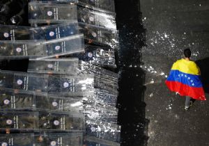 VENEZUELLA DA KANLI YOLSUZLUK PROTESTOSU