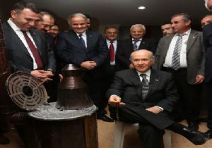 BAHÇELİ DEN SOSYAL MEDYA İÇİN ÖZEL POZ