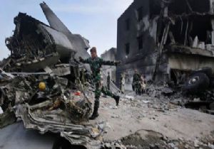 Endonezya’da Askeri Uçak Düştü: 13 ölü