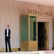 BAŞBAKANLIK TA KARŞILAMAYI KADIN KORUMALAR YAPACAK