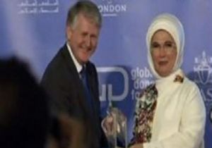 Emine Erdoğan a  İnsani Hizmet  Ödülü