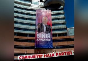 CHP Genel Merkezine Sınır Namustur Afişi