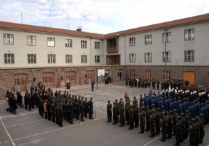 FARRAKHAN YÜZBİNLERİ YÜRÜTECEK