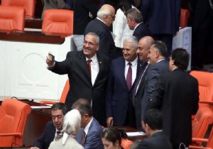 Binali Yıldırım Başbakan Gibi!