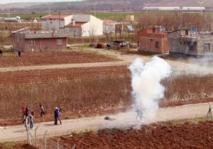 POLİSE ATACAĞI  BOMBA ELİNDE  PATLADI!