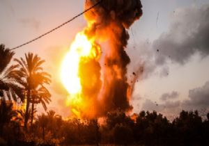 İsrail Gazze ye Yine Bomba Yağdırdı