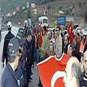 ÖCALAN IN AVUKATLARINA BAYRAKLI PROTESTO