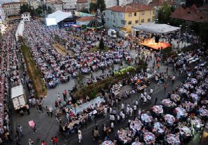 ÜMRANİYE DE DEV İFTAR SOFRASI