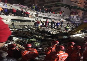 İzmir Depremi: 17 Ölü,763 Yaralı