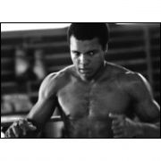 MUHAMMED ALİ İSMİNİ SATTI