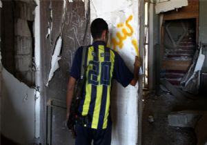 KADDAFİ NİN SARAYINDA FENERBAHÇE FORMASI