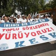  AKP BİZİMLE KAFA BULUYOR 