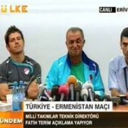  SİYASETİ SİYASETÇİLERE, FUTBOLU BİZE SORUN 