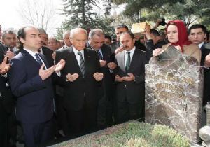 Türkeş in Kabrine Ziyaret Yasağı